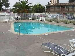 E-Z 8 Motel Newark