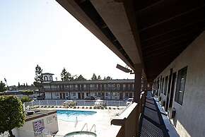 E-Z 8 Motel Newark