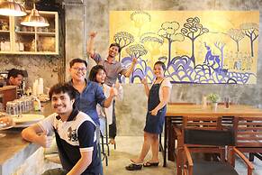 Thonglor Travellers Hostel & Cafe