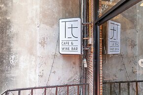 Thonglor Travellers Hostel & Cafe