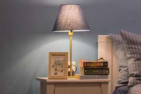 Thonglor Travellers Hostel & Cafe