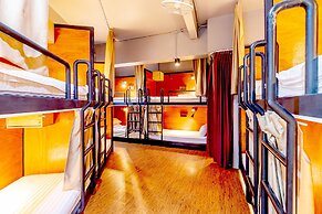 Thonglor Travellers Hostel & Cafe