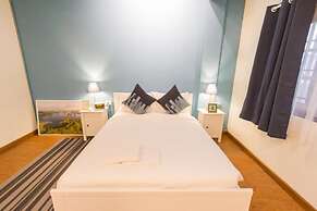 Thonglor Travellers Hostel & Cafe