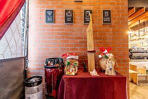 Thonglor Travellers Hostel & Cafe