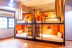 Thonglor Travellers Hostel & Cafe