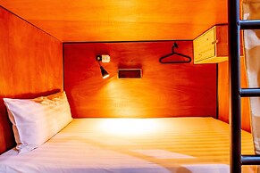 Thonglor Travellers Hostel & Cafe