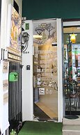 Thonglor Travellers Hostel & Cafe