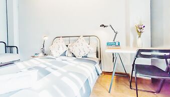 Thonglor Travellers Hostel & Cafe