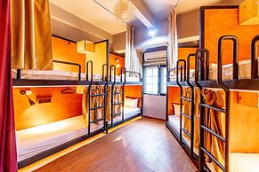 Thonglor Travellers Hostel & Cafe