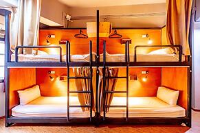 Thonglor Travellers Hostel & Cafe