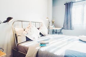 Thonglor Travellers Hostel & Cafe