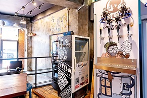 Thonglor Travellers Hostel & Cafe