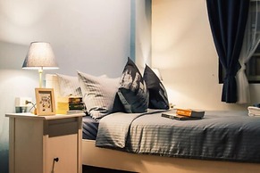 Thonglor Travellers Hostel & Cafe