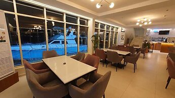 Dolphin Beach Resort
