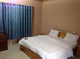 His Royal Vico Hotel