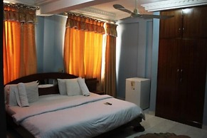 His Royal Vico Hotel