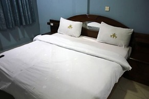 His Royal Vico Hotel