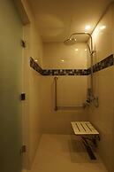 Fairway Colombo - Sri Lanka's First Hotel With Robot Technology