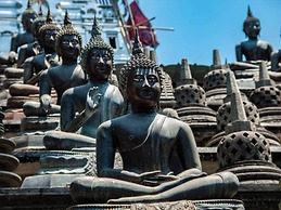 Fairway Colombo - Sri Lanka's First Hotel With Robot Technology