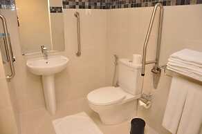 Fairway Colombo - Sri Lanka's First Hotel With Robot Technology