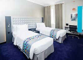 Fairway Colombo - Sri Lanka's First Hotel With Robot Technology