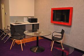 Fairway Colombo - Sri Lanka's First Hotel With Robot Technology