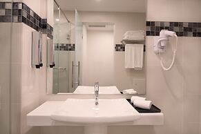 Fairway Colombo - Sri Lanka's First Hotel With Robot Technology