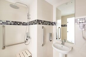 Fairway Colombo - Sri Lanka's First Hotel With Robot Technology