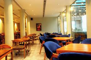 Fairway Colombo - Sri Lanka's First Hotel With Robot Technology