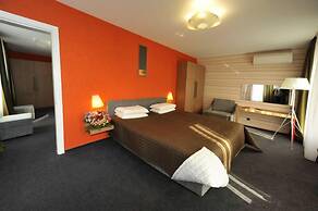 Villa Four Rooms