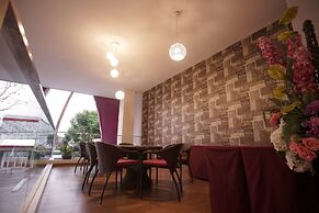 Viva Hotel Kediri, Azana Hotels Collection