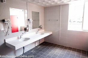 Kimchee Busan Downtown Guesthouse - Hostel