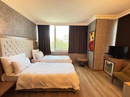 Lounge Boutique Hotel