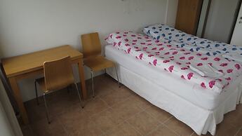 Lækjarkot Rooms and Cottages with Kitchen