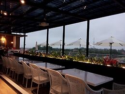 Front One Hotel Pamekasan Madura