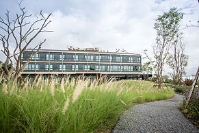 North Hill City Resort