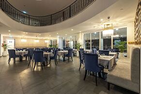 Royal Blue Hotel
