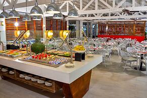 Grand Decameron Cornwall Beach, A Trademark All-Inclusive Resort