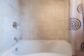 Beautiful Detached 6 Bedroom House