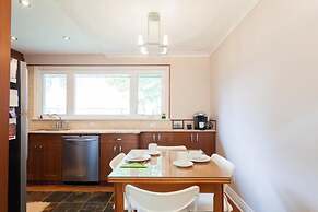 Beautiful Detached 6 Bedroom House