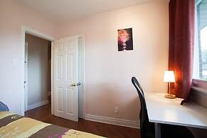 Beautiful Detached 6 Bedroom House