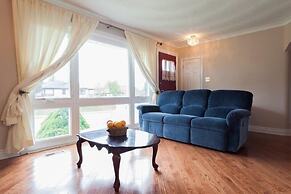 Beautiful Detached 6 Bedroom House