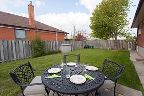 Beautiful Detached 6 Bedroom House