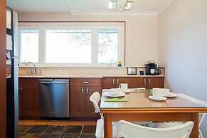 Beautiful Detached 6 Bedroom House