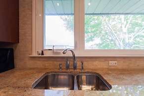 Beautiful Detached 6 Bedroom House