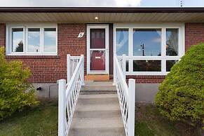 Beautiful Detached 6 Bedroom House