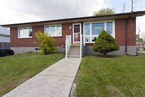 Beautiful Detached 6 Bedroom House