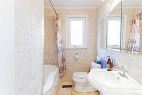 Beautiful Detached 6 Bedroom House