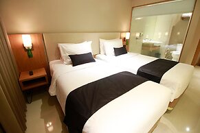 Yellow Star Ambarukmo Hotel