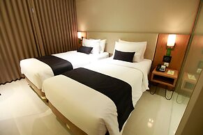 Yellow Star Ambarukmo Hotel